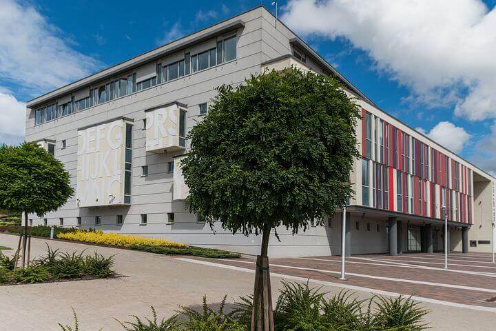 Private one-on-one tutoring approach